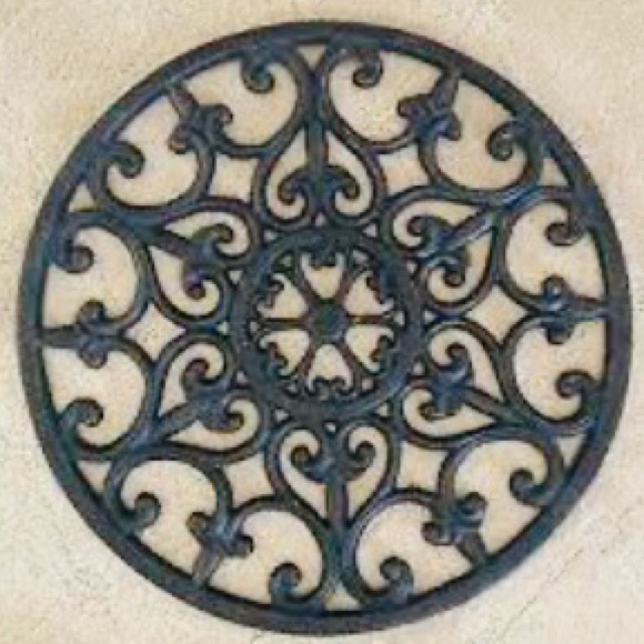 SLAH Cast Iron Garden Paver 15” Diameter EUC - Picture 5 of 5